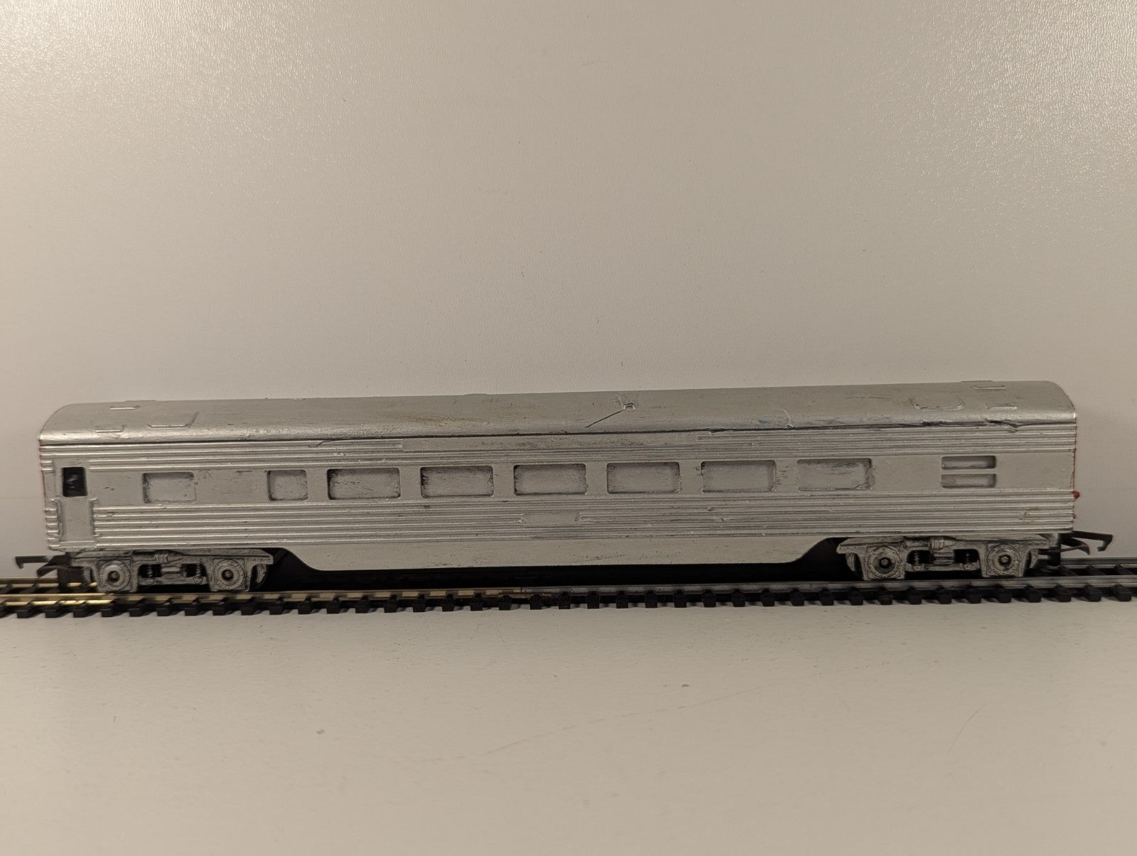 Tri-ang R24 OO Gauge Silver Transcontinental Passenger Car