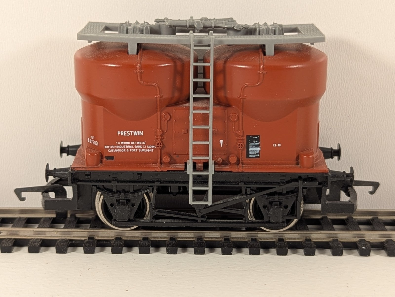 Hornby R723 Prestwin Twin Silo Wagon B873001 BR Bauxite OO Gauge