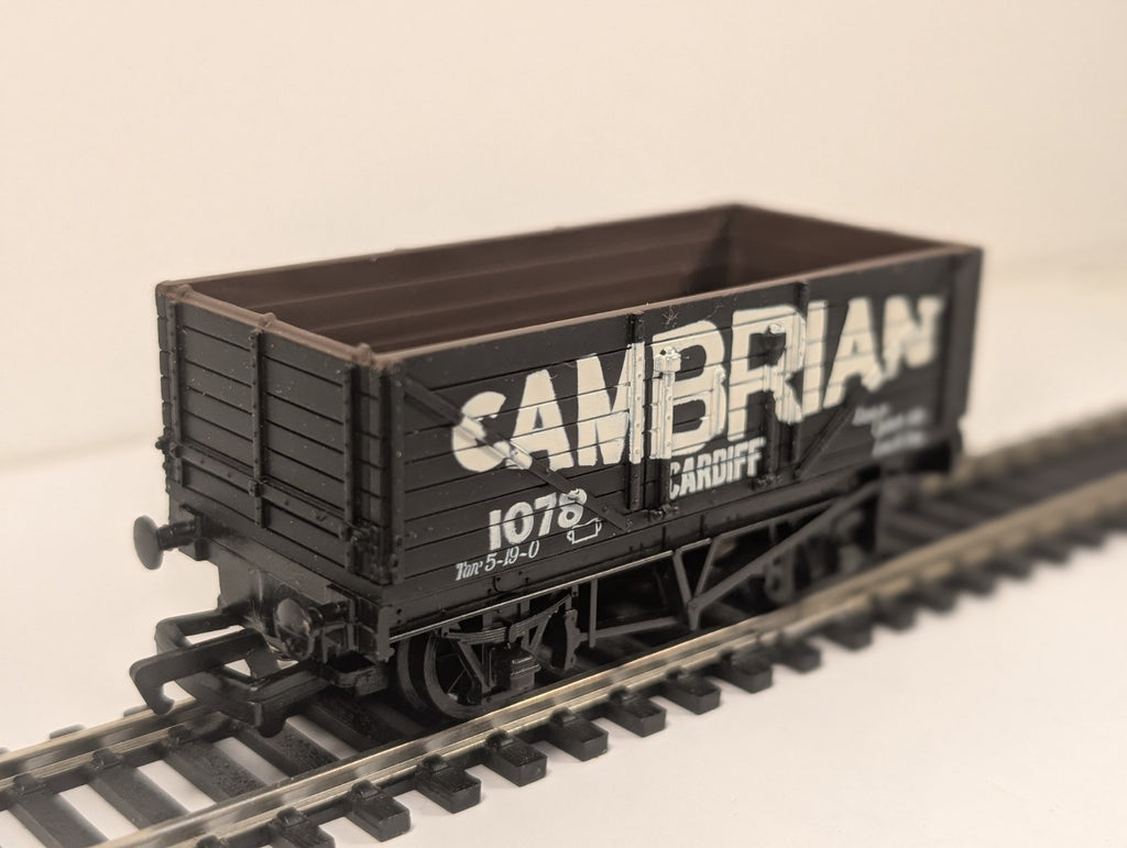 Mainline 37-169 OO Gauge 7 Plank Wagon Cambrian Cardiff
