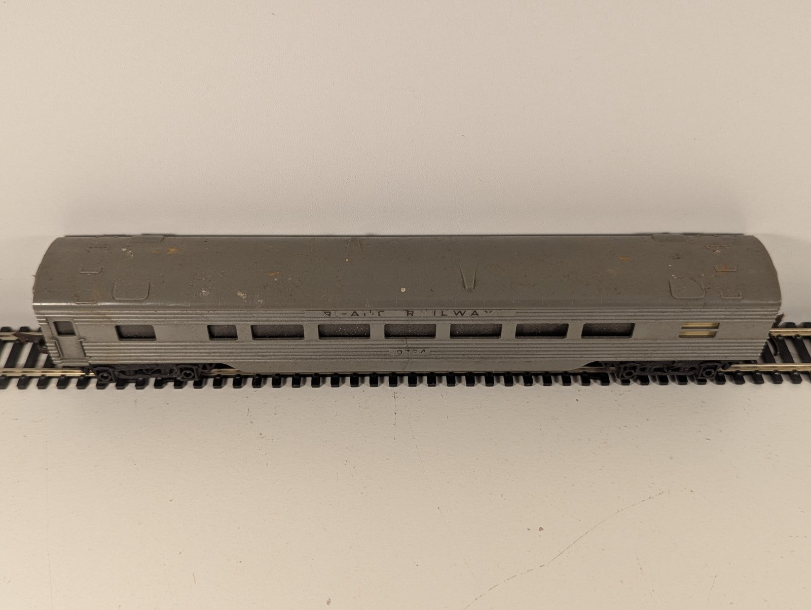 Tri-ang R24 OO Gauge Transcontinental Passenger Coach