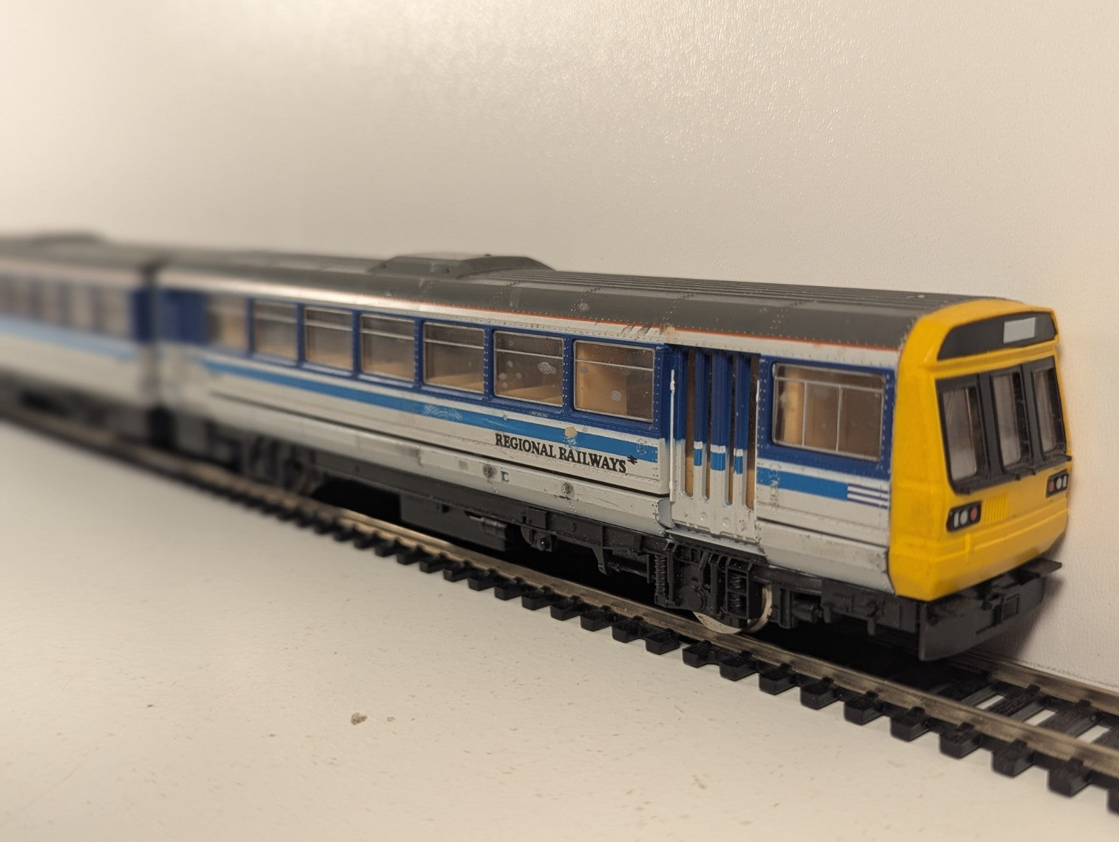 Hornby OO Gauge Class 142 Pacer 2-Car DMU Diesel Multiple Unit , Regional Livery