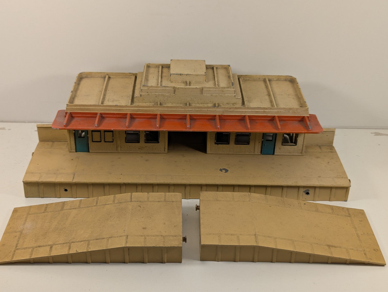 Hornby Dublo D1 Through Station OO Gauge