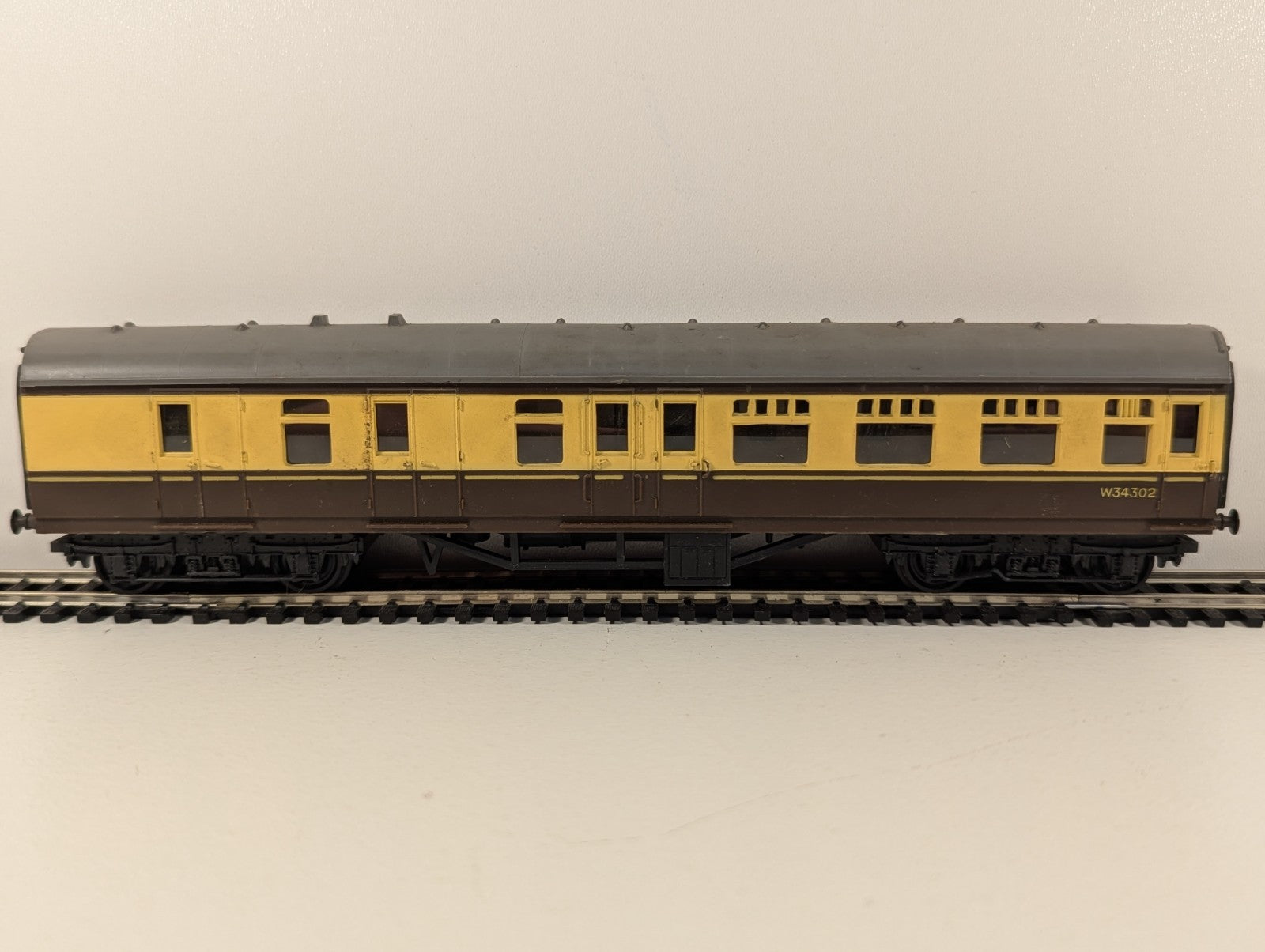 Tri-ang R329 OO Gauge BR Mk1 Brake Second Coach W34302