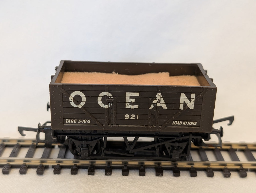 Hornby R020 7 Plank Wagon Goods Wagon 921 Ocean Brown