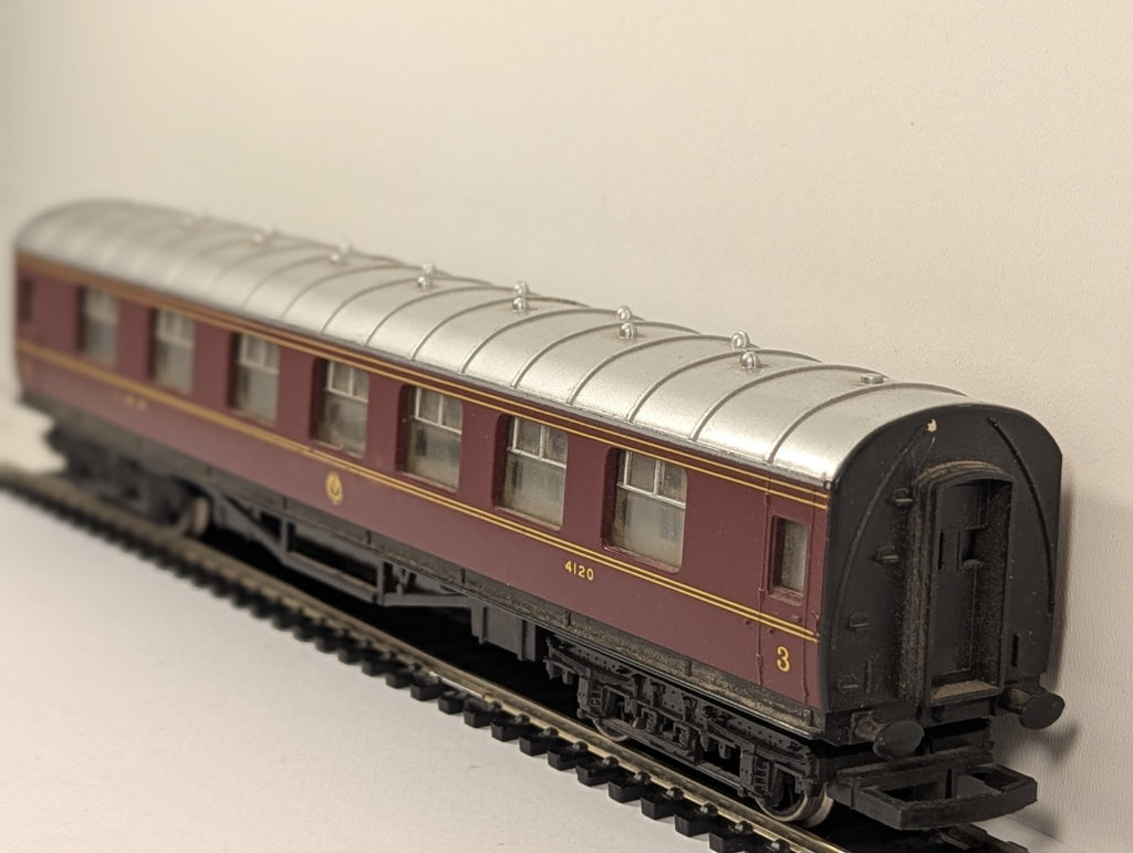 Hornby R474 OO Gauge LMS Stanier Composite Coach RN 4120