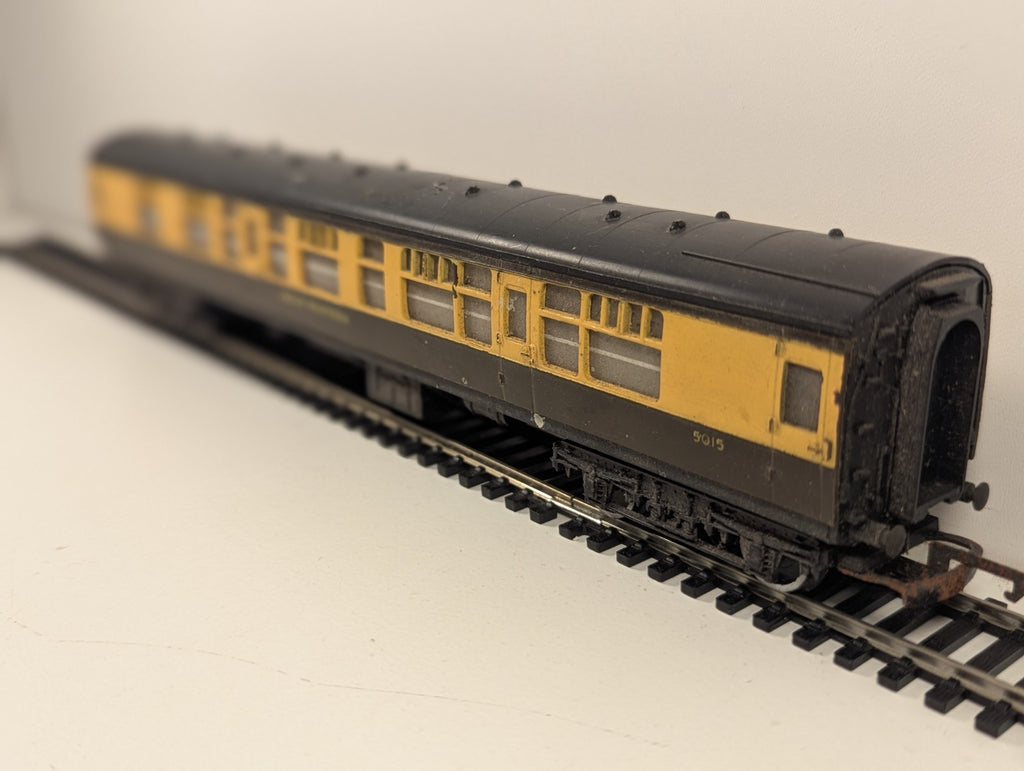 Hornby OO Gauge GWR Corridor Composite Coach 5015