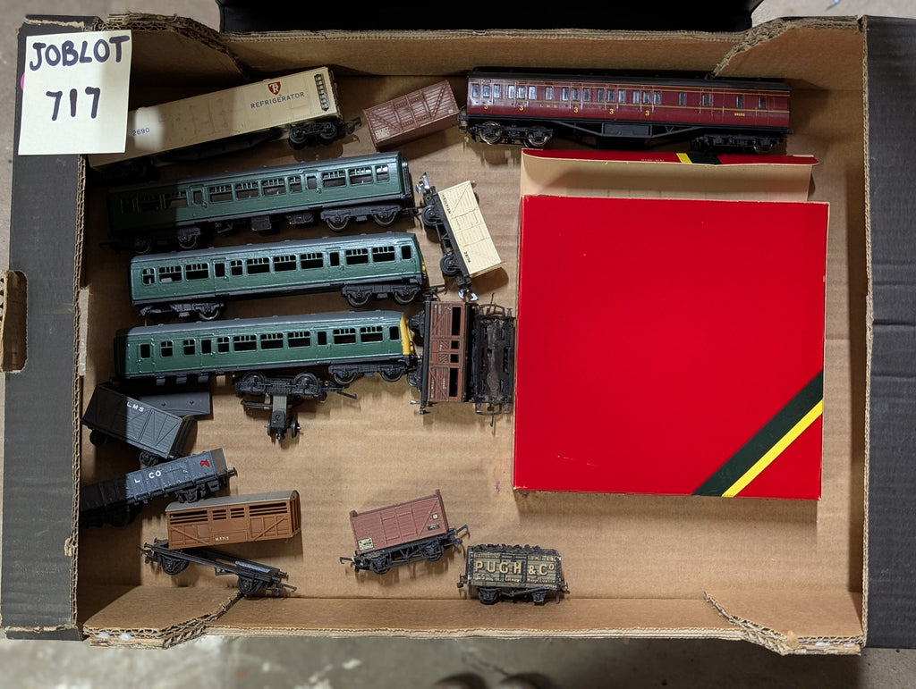 Tri-ang Hornby OO Gauge OO Gauge Coaches and Wagons Job Lot Mixed