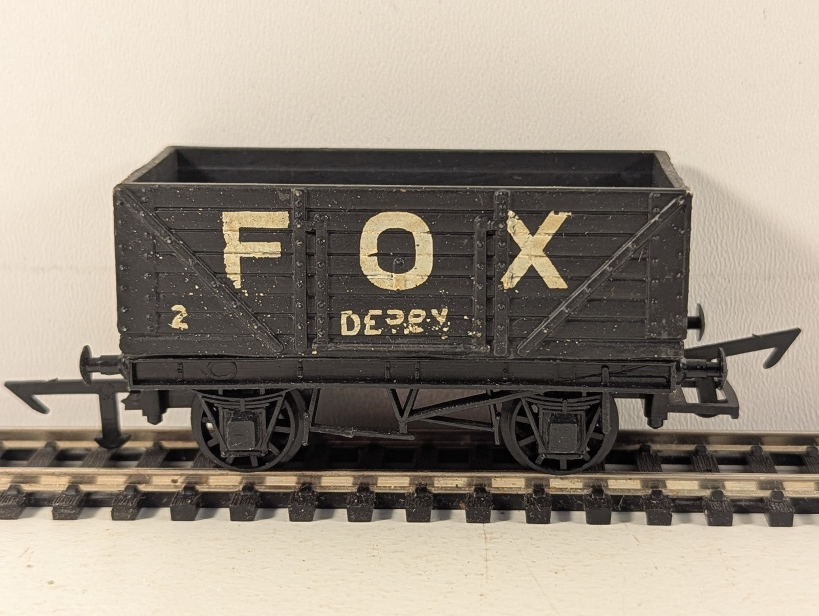 Graham Farish OO Gauge 5 Plank Open Wagon 2002 Fox, Derby