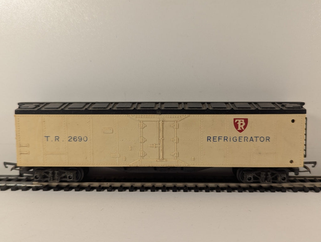 Tri-ang OO Gauge Refrigerator Van Goods Wagon T.R. 2690 Cream R.129