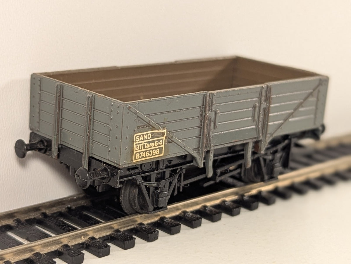 Airfix OO Gauge 5-Plank Open Wagon – Grey – Renumbered
