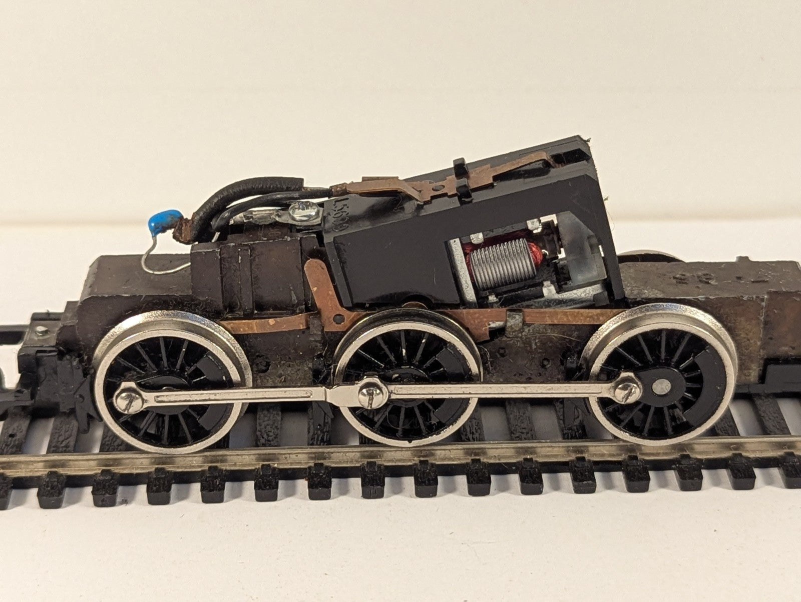 Hornby R130 OO Gauge LNER Green Class 3F Jinty 8400 Spares/Repair