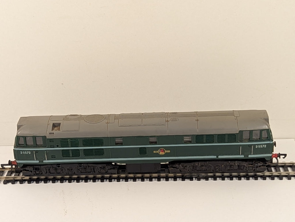 Tri-ang Hornby Class 31 D5572 BR Green Diesel Locomotive OO Gauge - Boxed