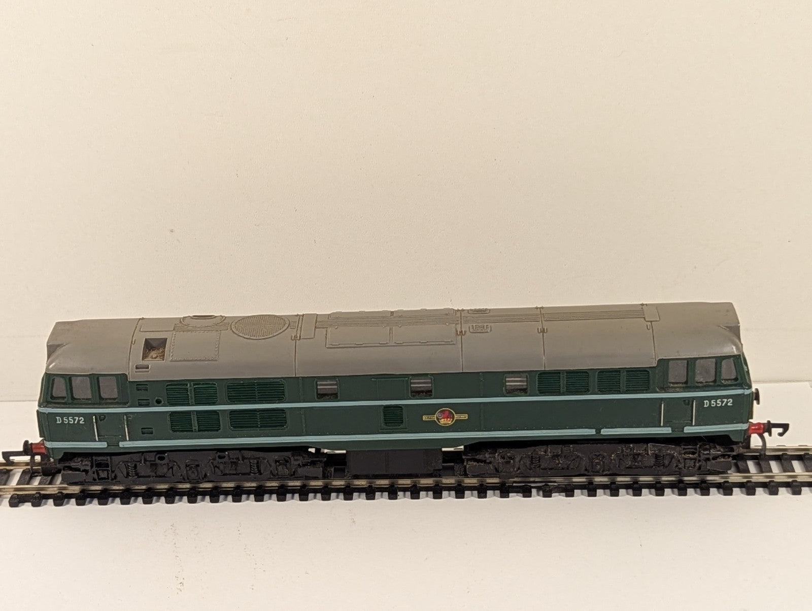 Tri-ang Hornby Class 31 D5572 BR Green Diesel Locomotive OO Gauge - Boxed