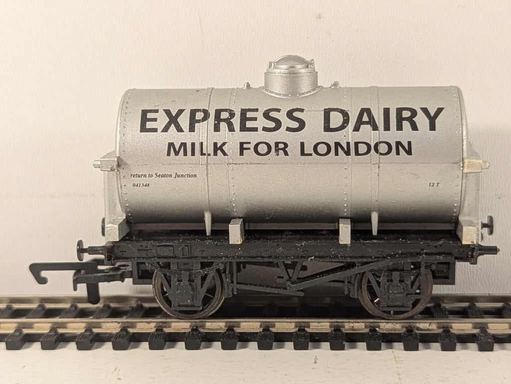 Dapol OO Gauge 4-Wheel Milk Tank Wagon Goods Wagon 041348 Express Diary