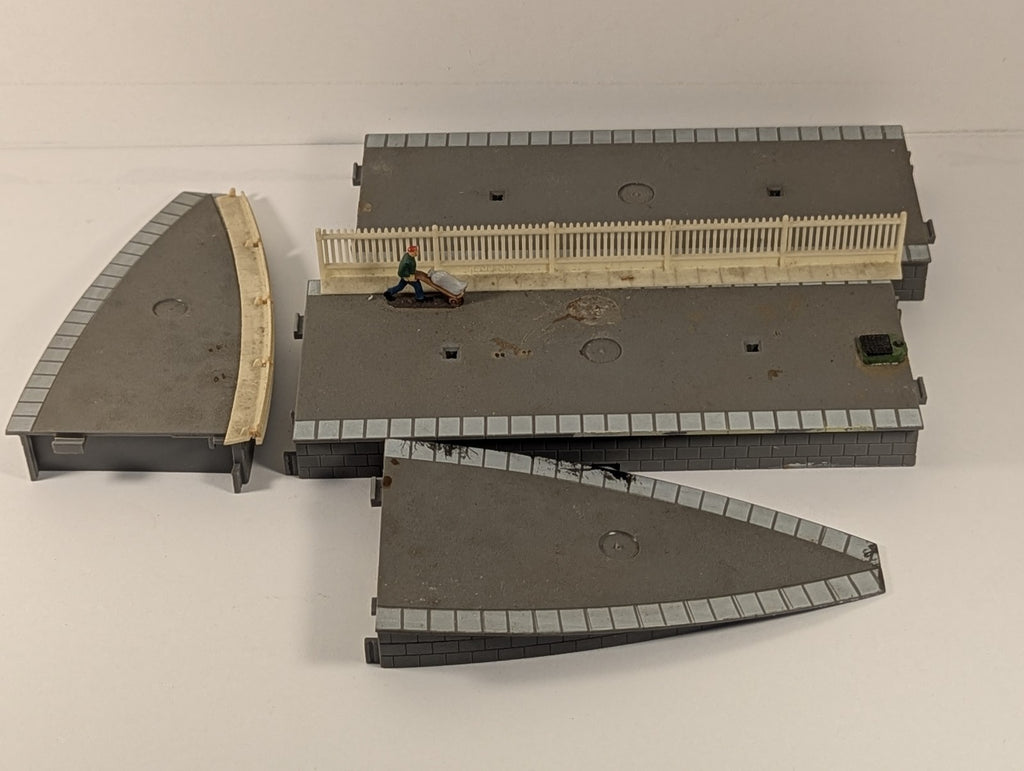 Hornby OO Gauge Station Platform Sections Grey & Brick