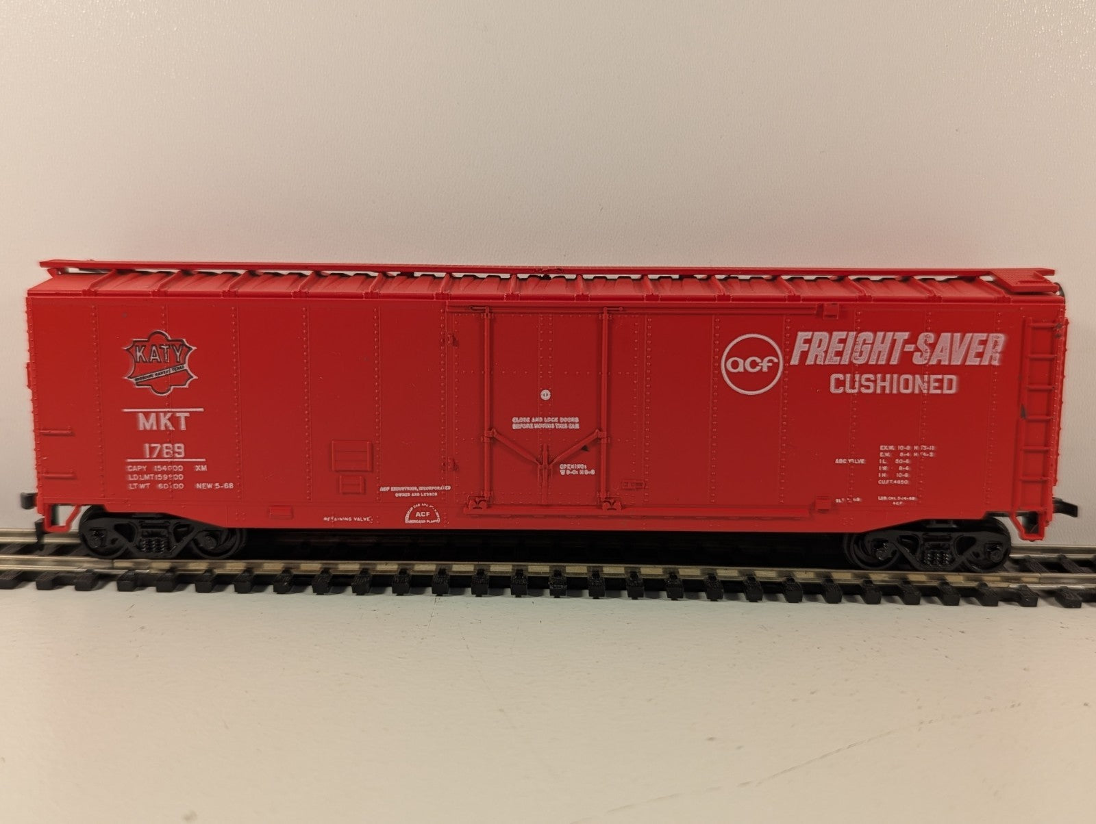 Athearn HO Gauge MKT Katy 50ft Plug Door Boxcar 1789