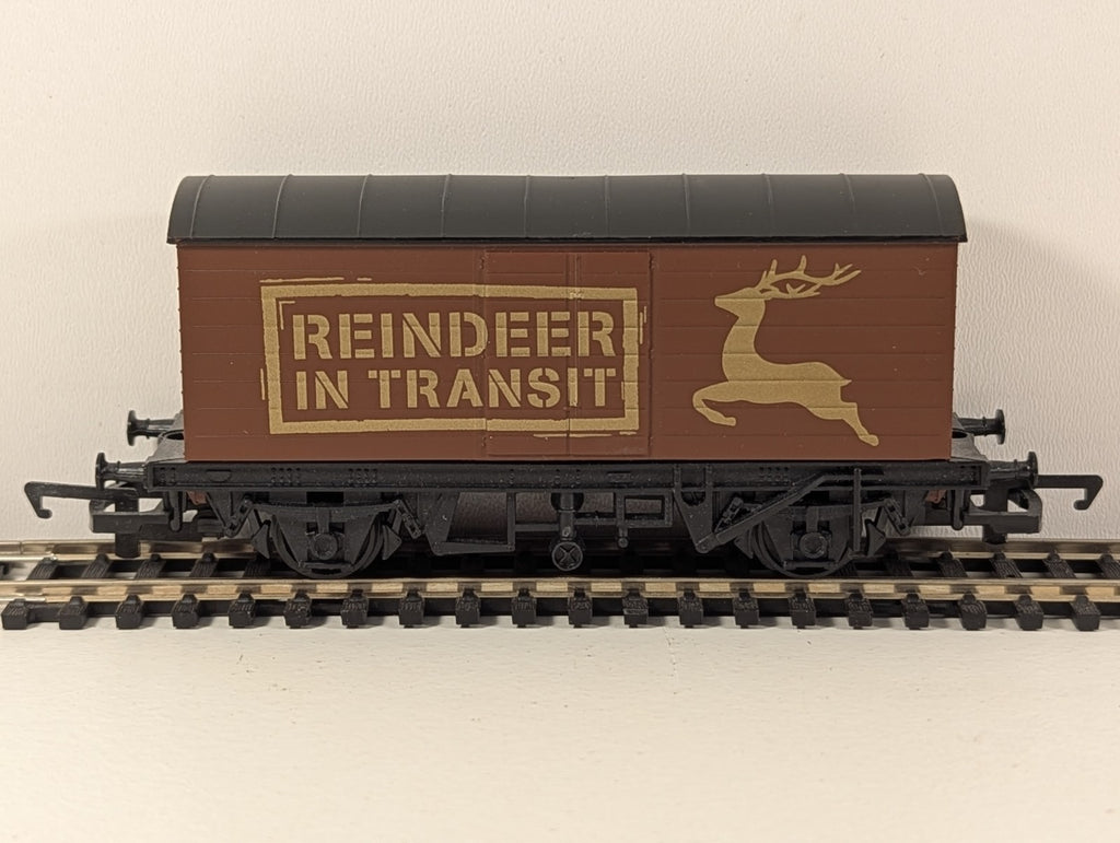 Hornby R60053 Santa’s Reindeer OO Gauge Wagon