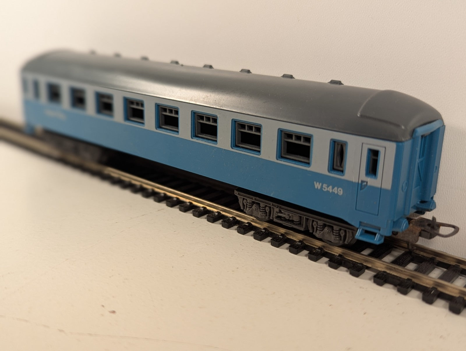Lima HO Gauge BR Mk2 Composite Coach InterCity Blue & Grey
