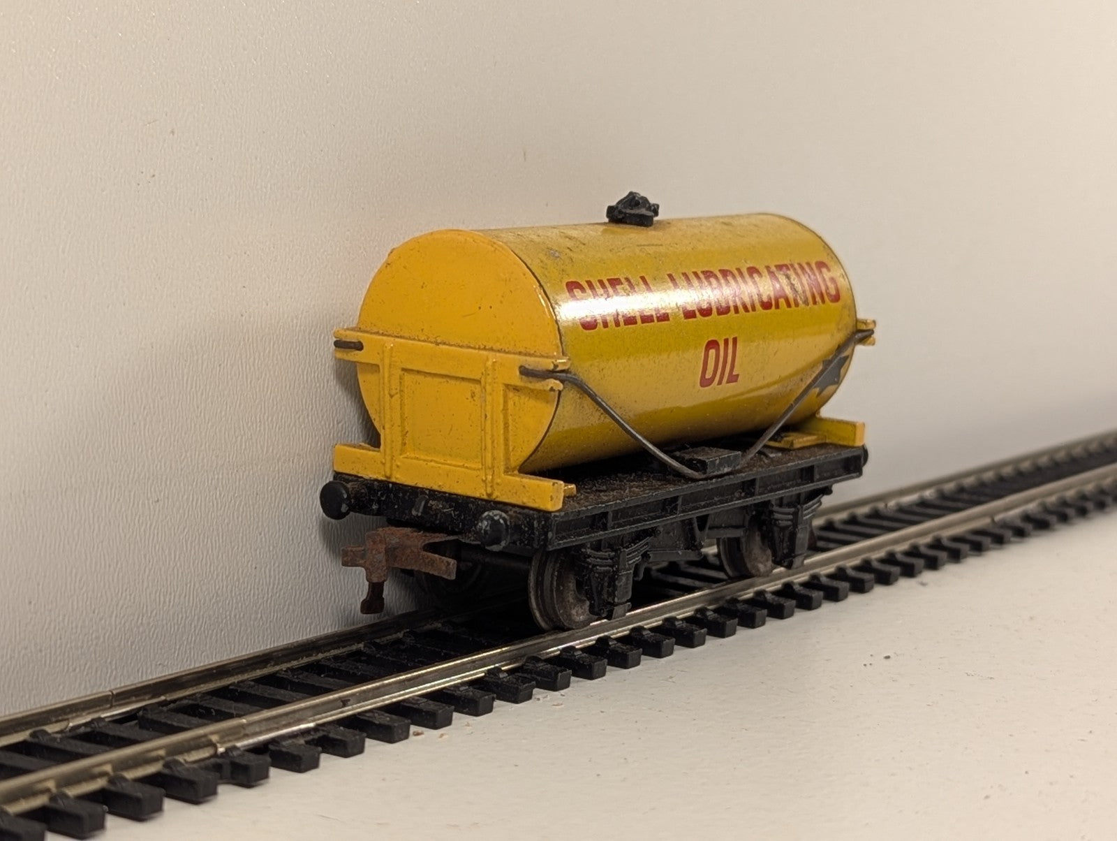 Hornby Dublo 32082 OO Gauge D1 Shell Lubricating Oil Tank Wagon - Boxed