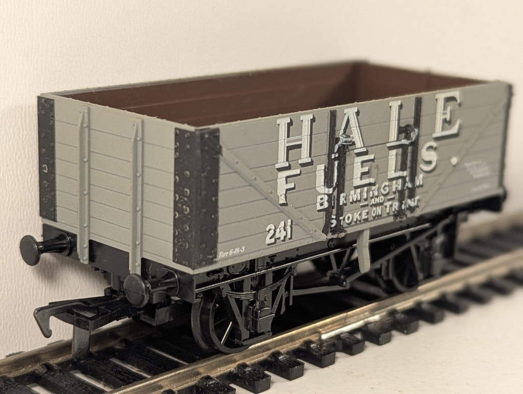 Airfix 54383 OO Gauge Hale Fuels 7 Plank Wagon