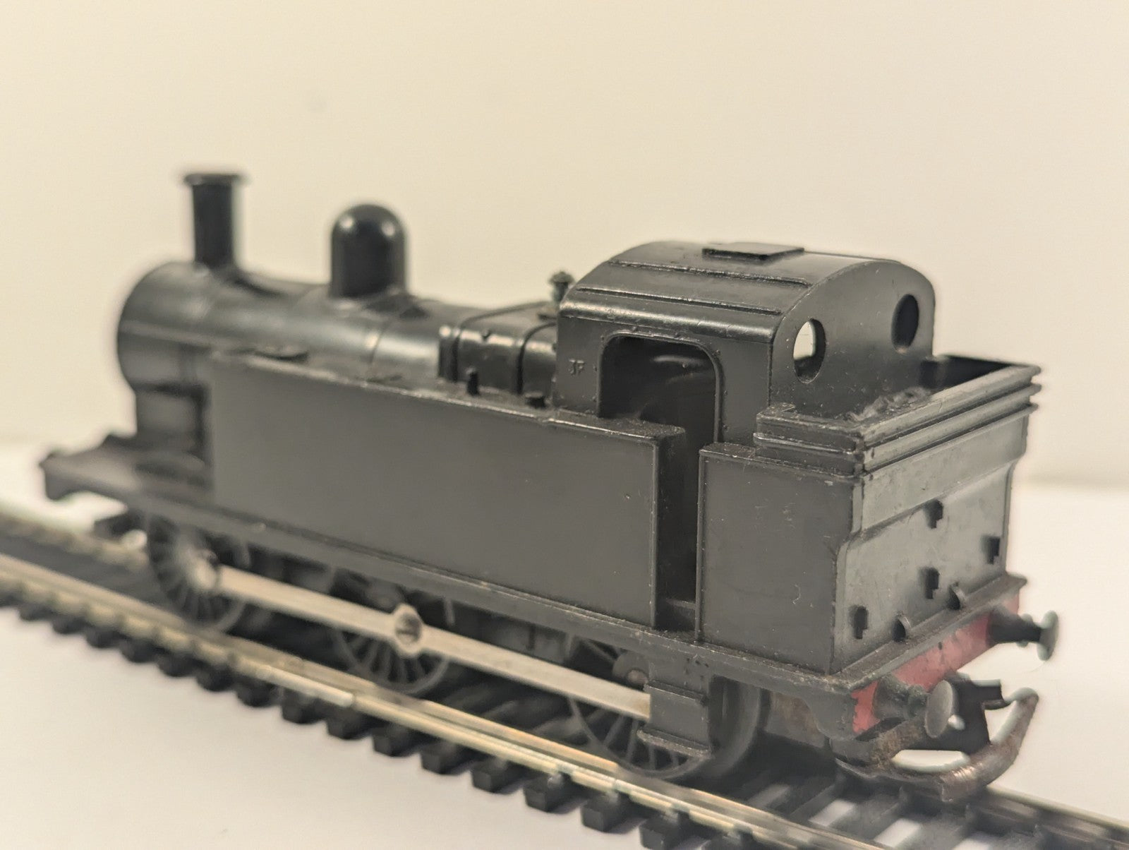 Tri-ang OO Gauge Class 3F "Jinty" 0-6-0T Tank Locomotive - Repainted
