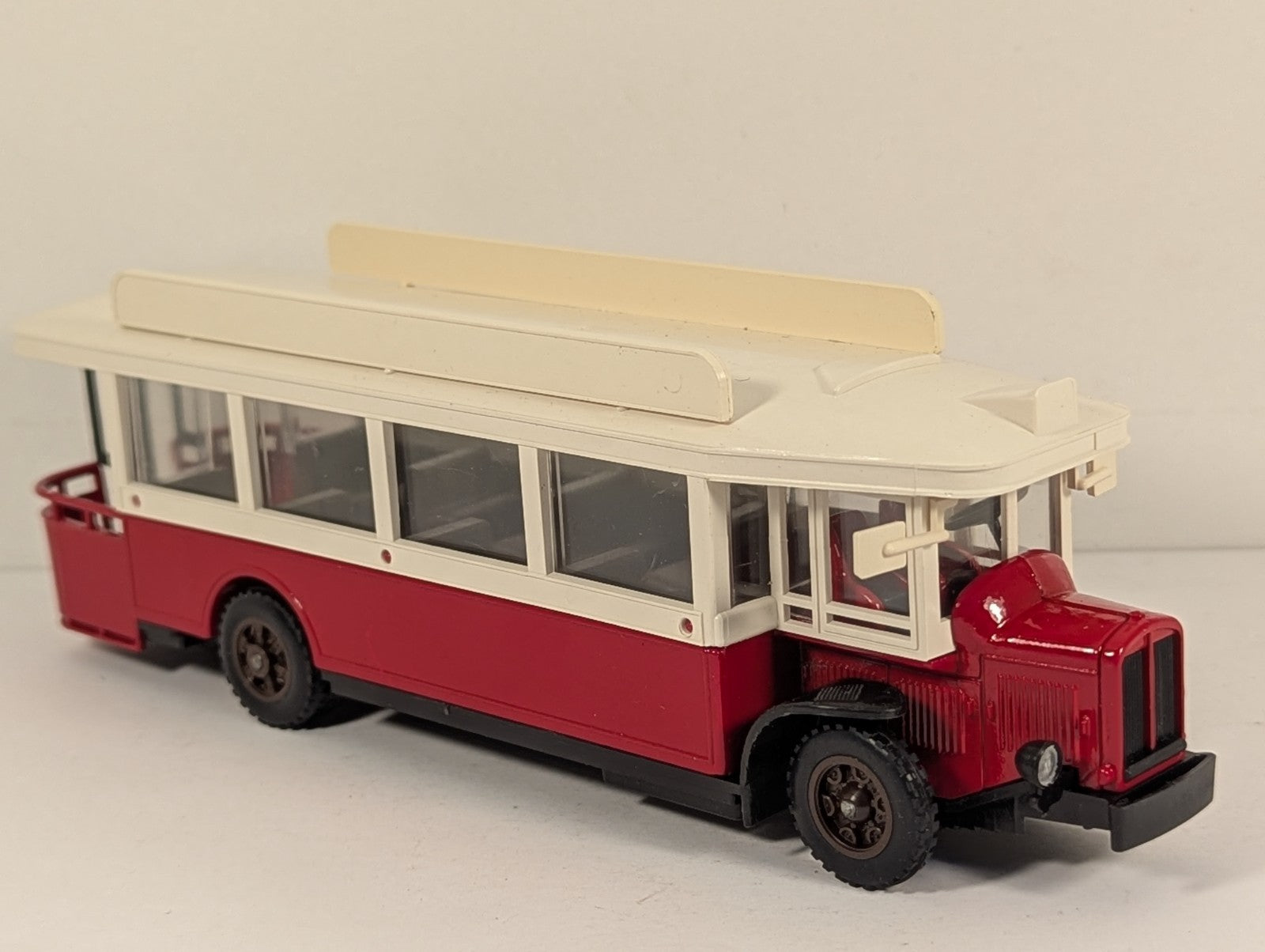 Solido Renault TN6C Bus Lyonnais Livery 1:50 - Boxed