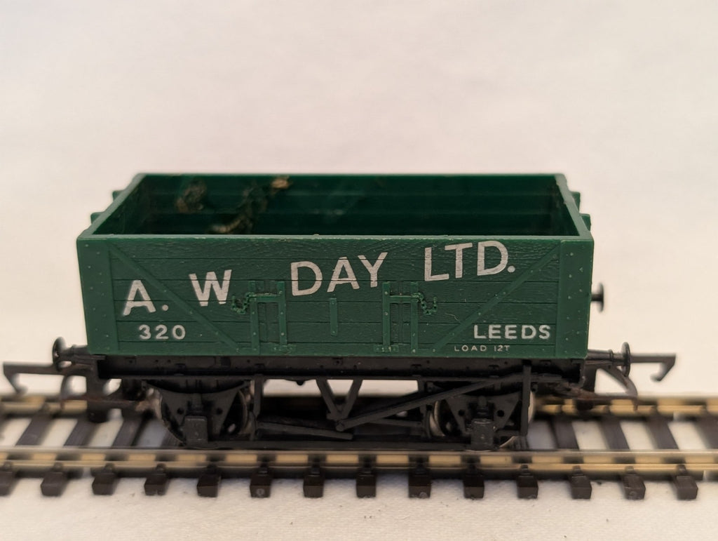 Hornby OO Gauge A.W. Day Ltd. 5-Plank Wagon Goods Wagon 320 A.W. Day
