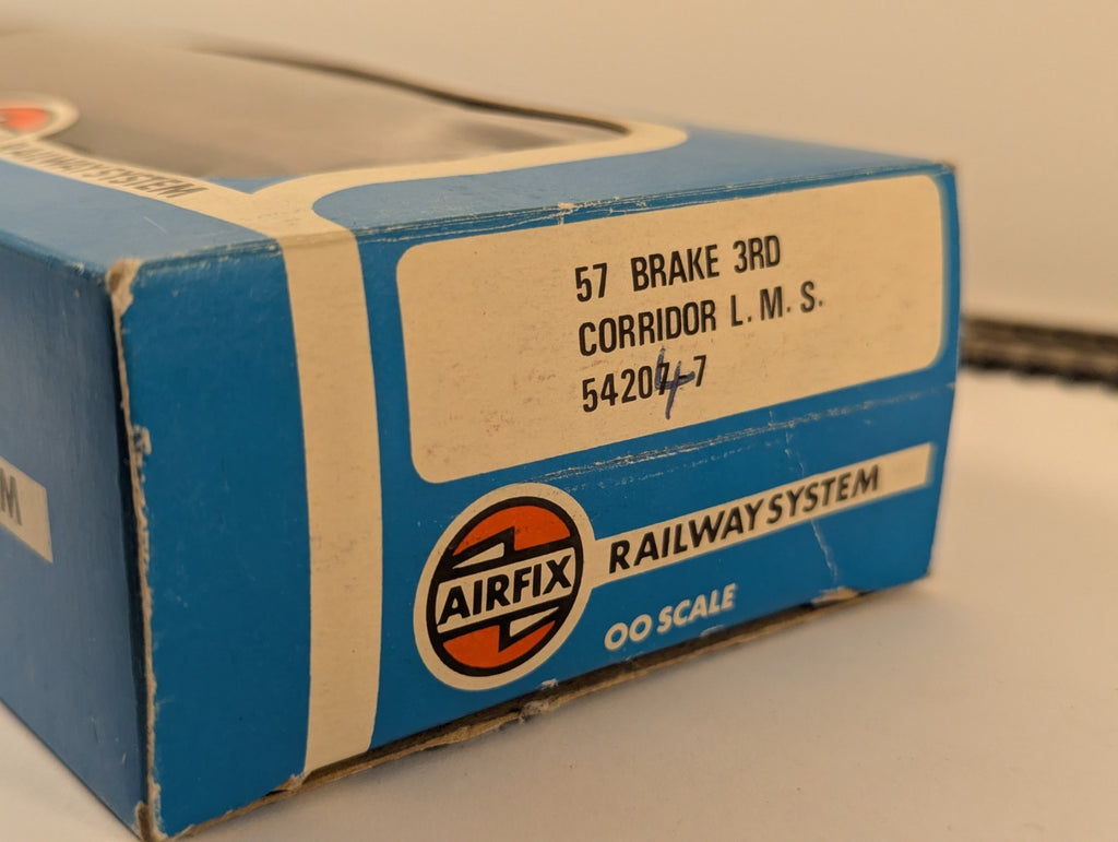 Airfix 54204-7 OO Gauge LMS 57ft Brake 3rd Corridor Coach Boxed