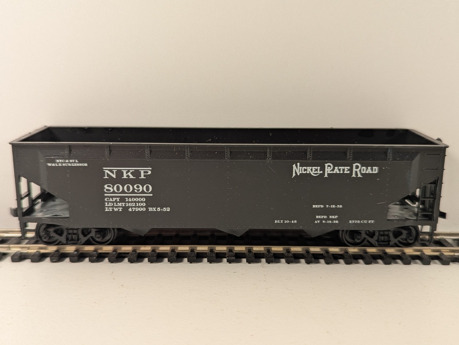 Athearn HO Gauge Nickel Plate Road 3-Bay Hopper Wagon