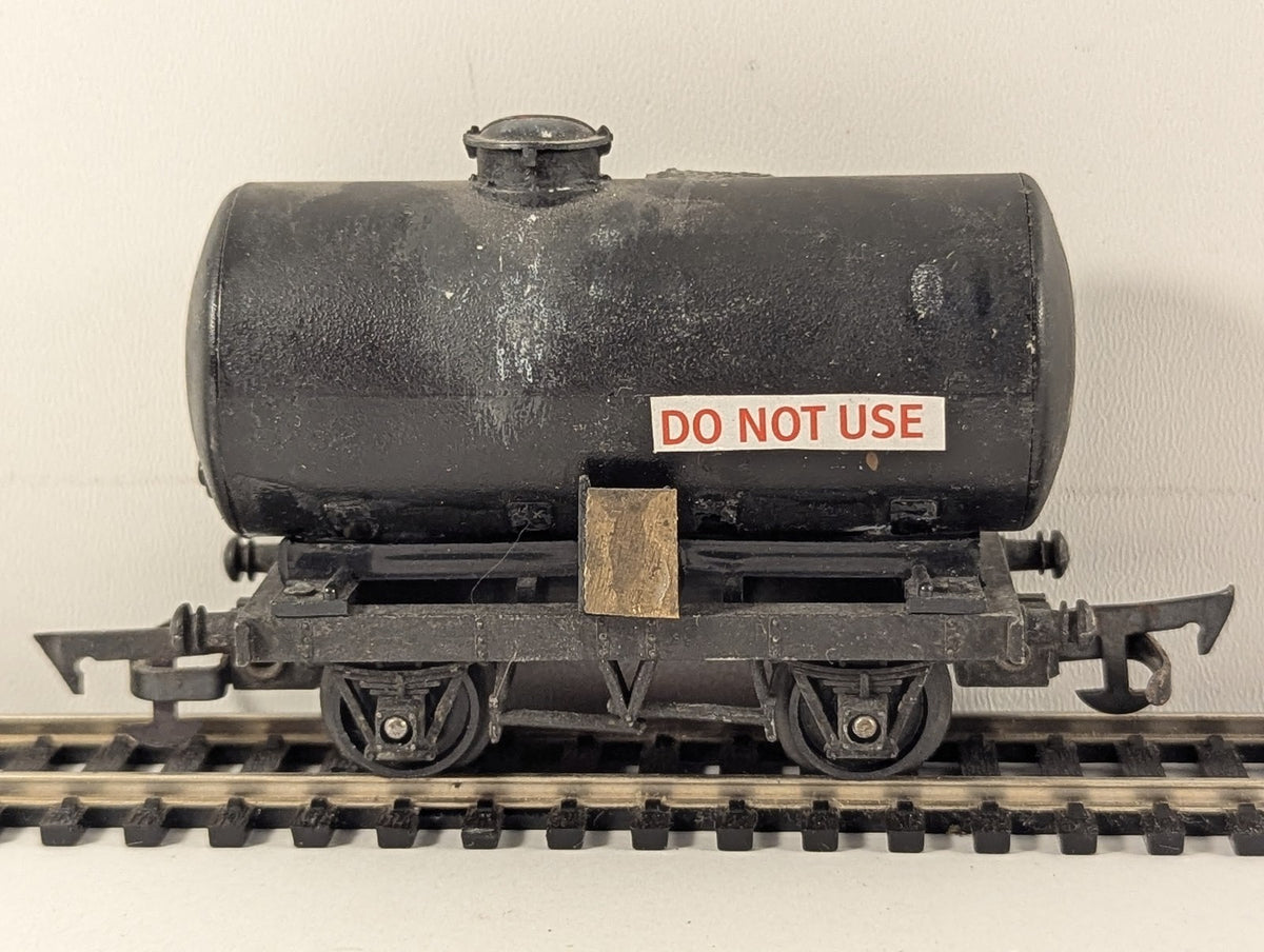 Tri-ang OO Gauge 4-Wheel Tank Wagon Custom Black