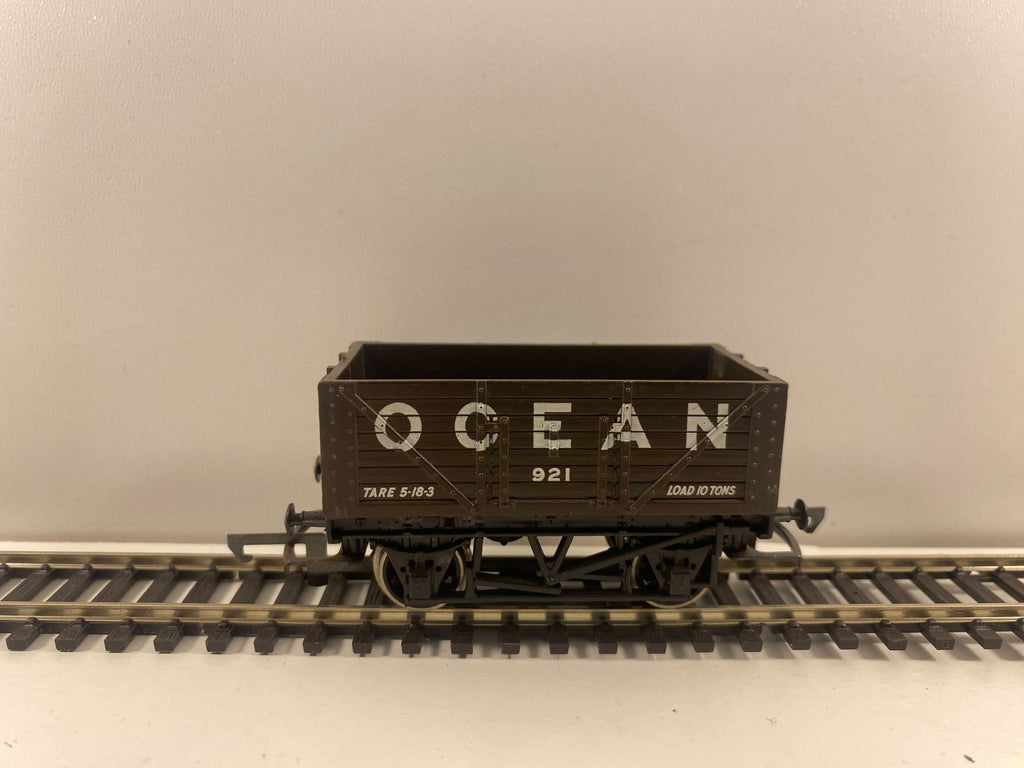 Hornby R009 Ocean 7 Plank Wagon, model number 921