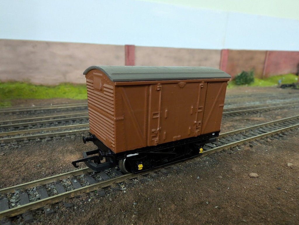 Hornby Vent Van - Repainted