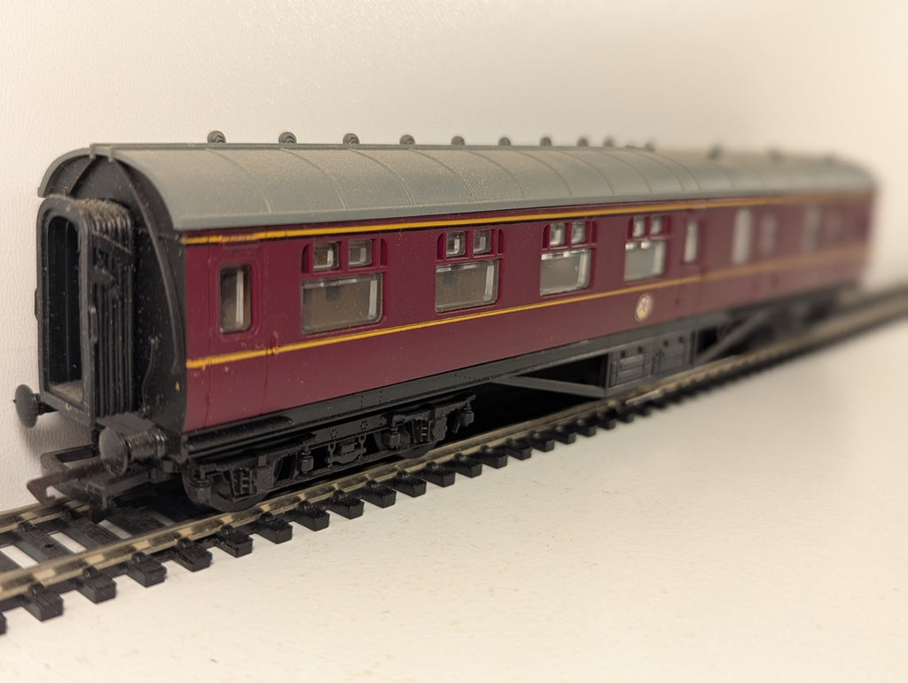 Mainline 37-110 OO Gauge LMS Crimson 57ft Brake Third Coach - Boxed