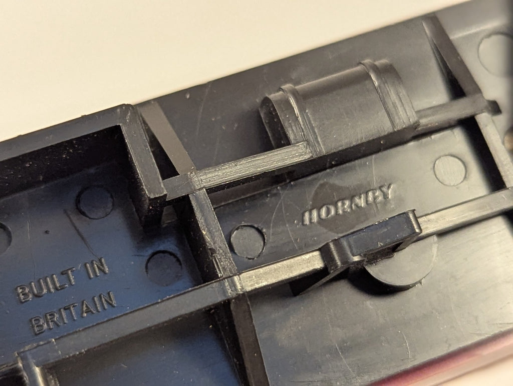 Hornby R936 OO Gauge LMS Maroon Corridor Brake Coach