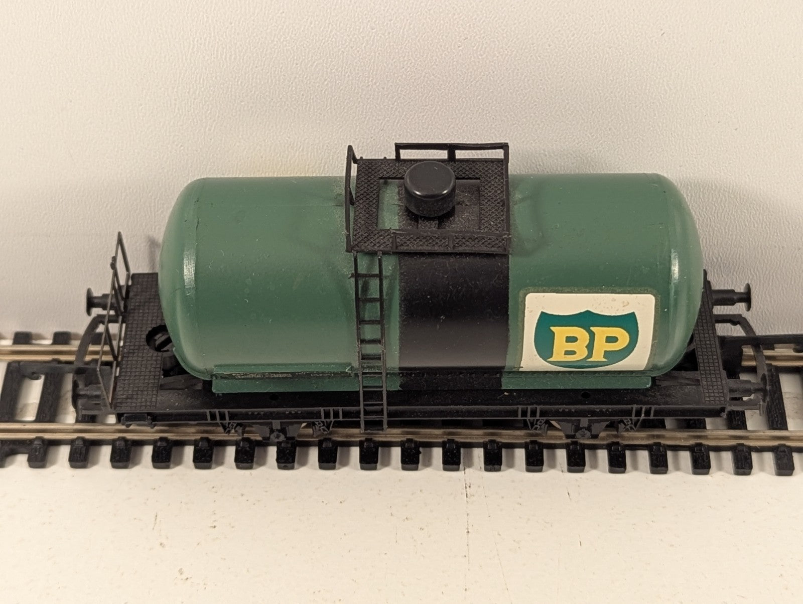 Lima HO Gauge BP Green Tanker Wagon