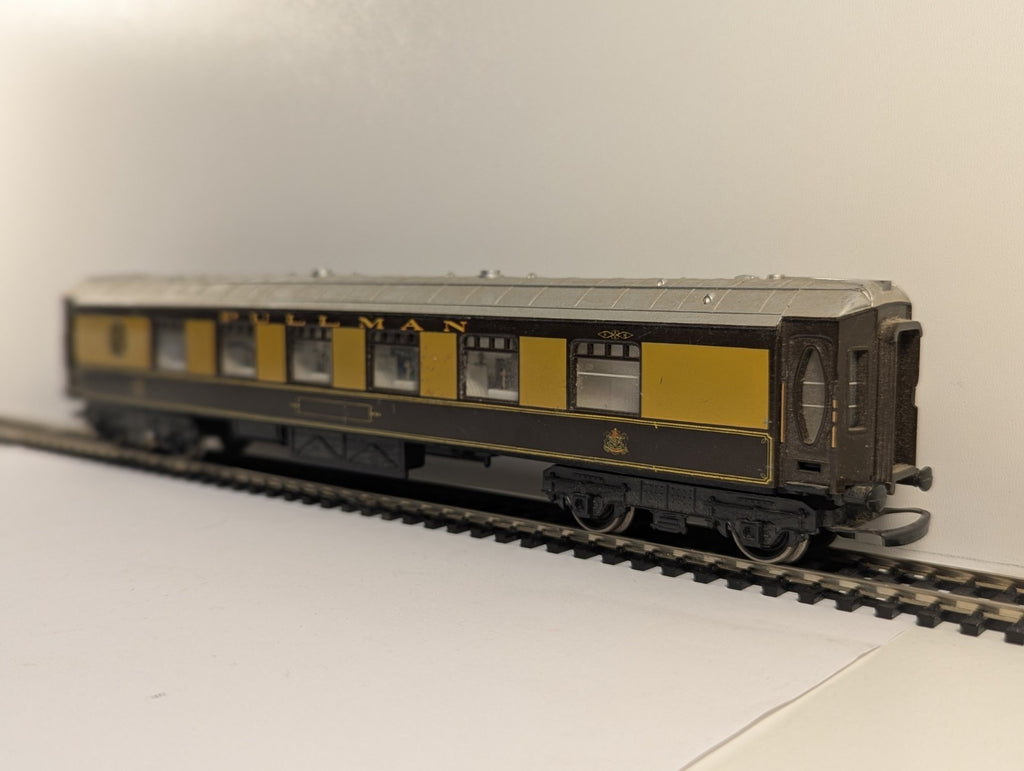 Hornby OO Gauge Pullman Parlour Coach