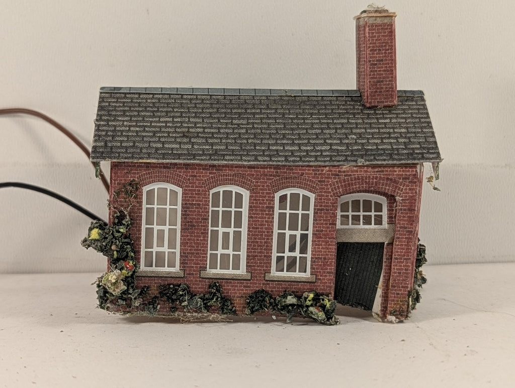Metcalfe N Gauge Industrial Pump House Building Red Brick with Lights