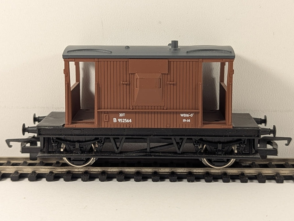 Hornby OO Gauge BR Brake Van Goods Wagon B952564 BR Bauxite R.729