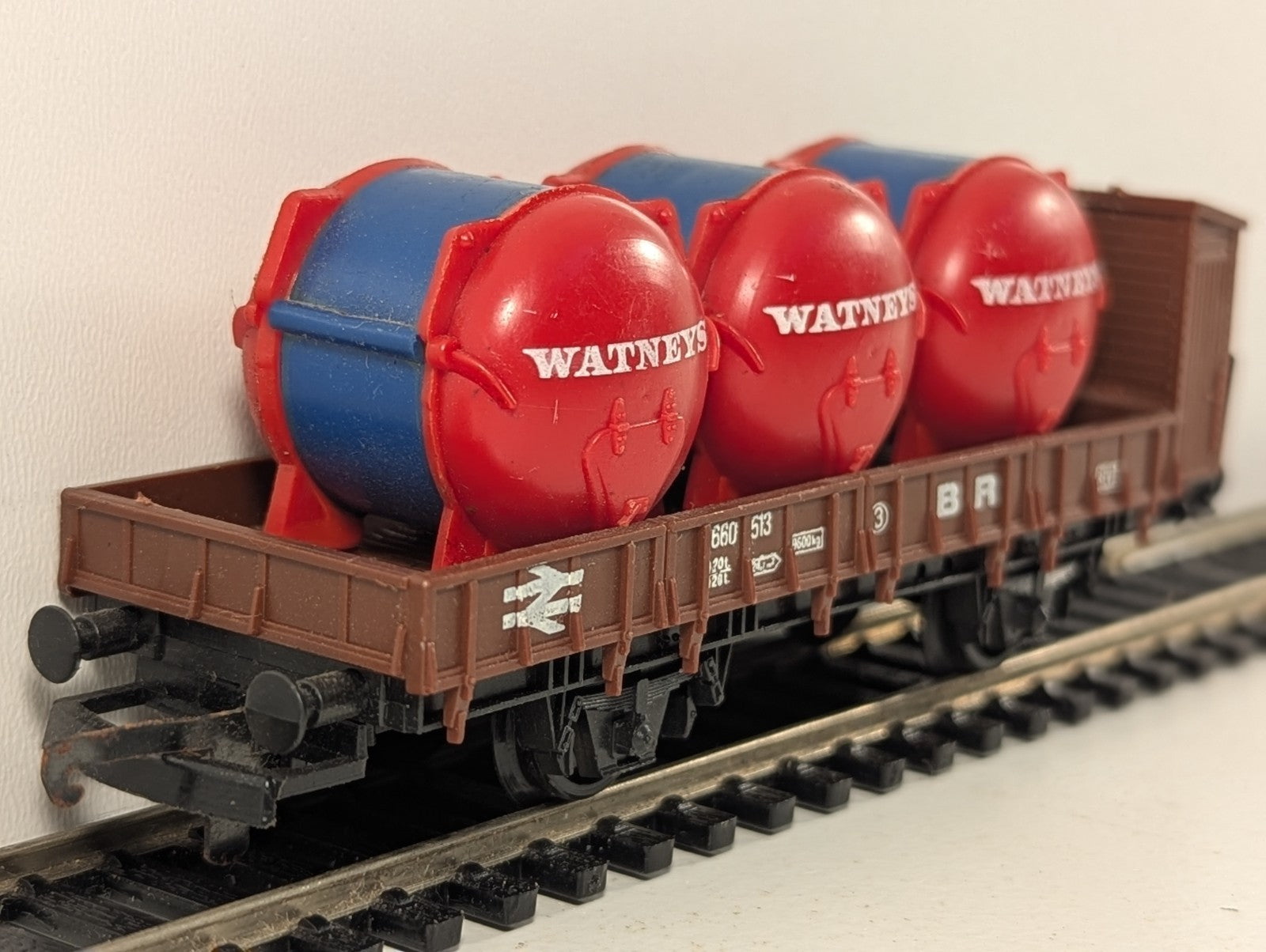 Lima 2822 Watneys Barrel Wagon OO/H0 Gauge - Missing Coupling