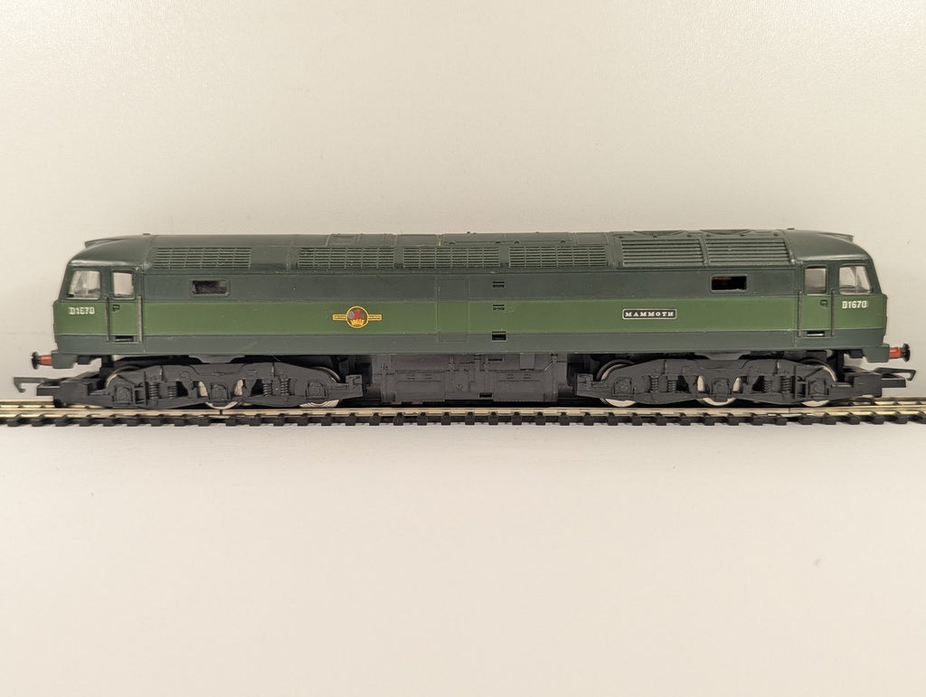Hornby OO Gauge Class 47 Locomotive D1670 BR Two-Tone Green R328