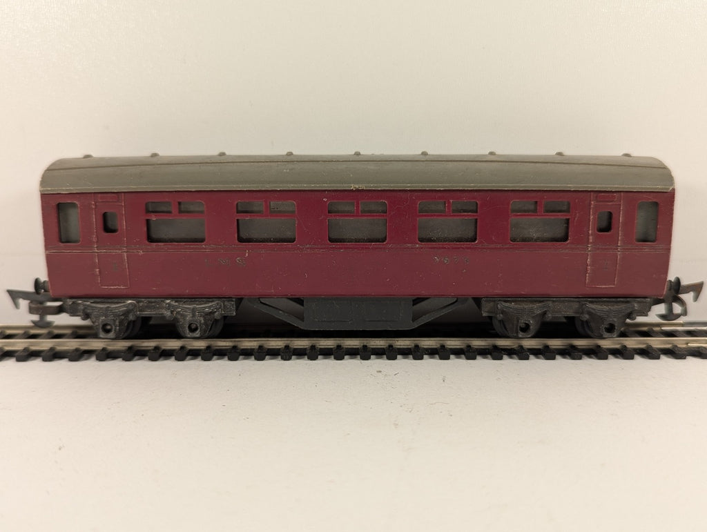 Tri-ang OO Gauge LMS Composite Coach Passenger Coach 7573 LMS Maroon R.21