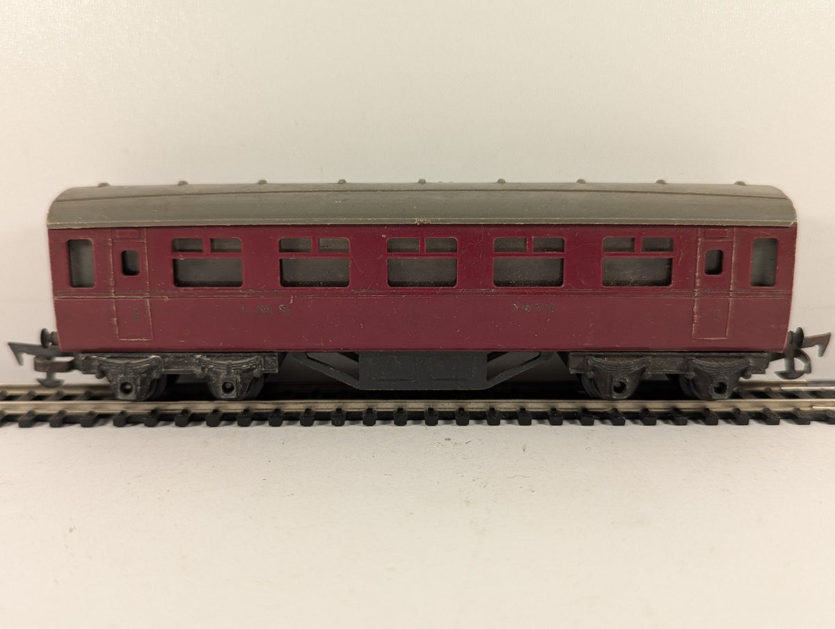 Tri-ang OO Gauge LMS Composite Coach Passenger Coach 7573 LMS Maroon R.21