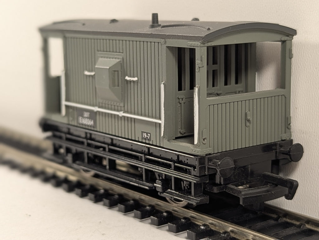 Bachmann OO Gauge 20 Ton Brake Van Goods Wagon E168064 BR(E) Grey 33-801