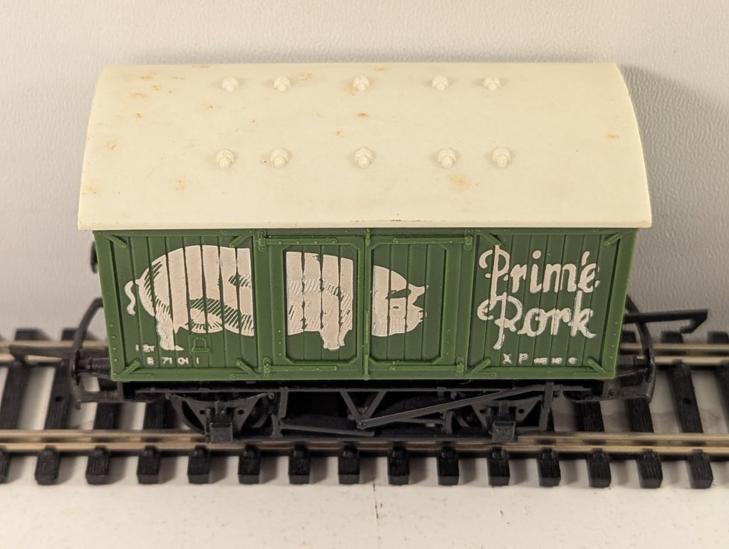 Hornby OO Gauge R216 Prime Pork Closed Van