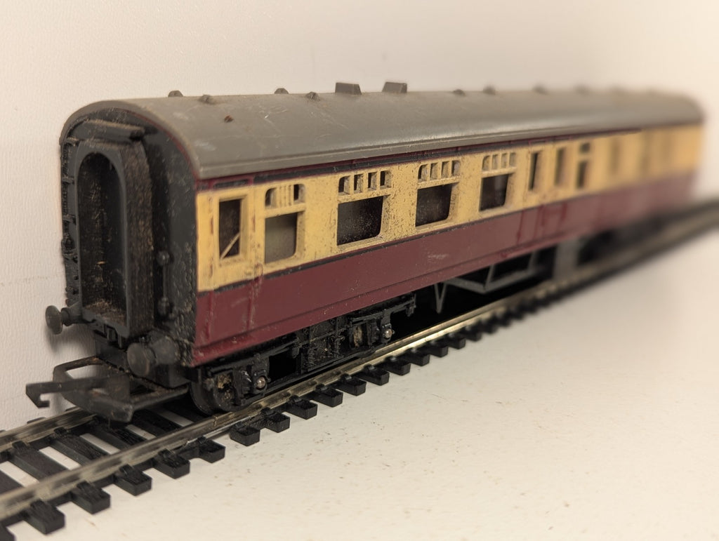 Tri-ang Railways R28 OO Gauge BR Mk1 Brake Coach - Crimson & Cream