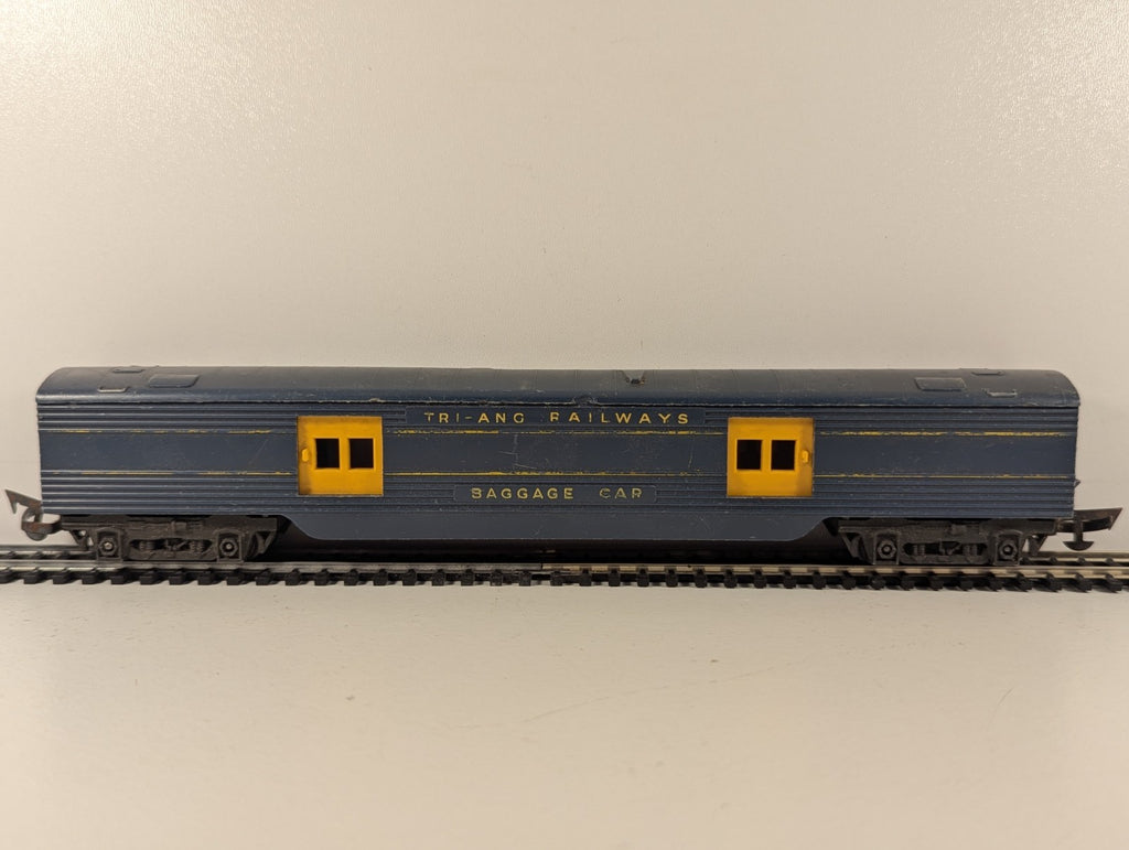 Tri-ang R134 OO Gauge Transcontinental Baggage Coach
