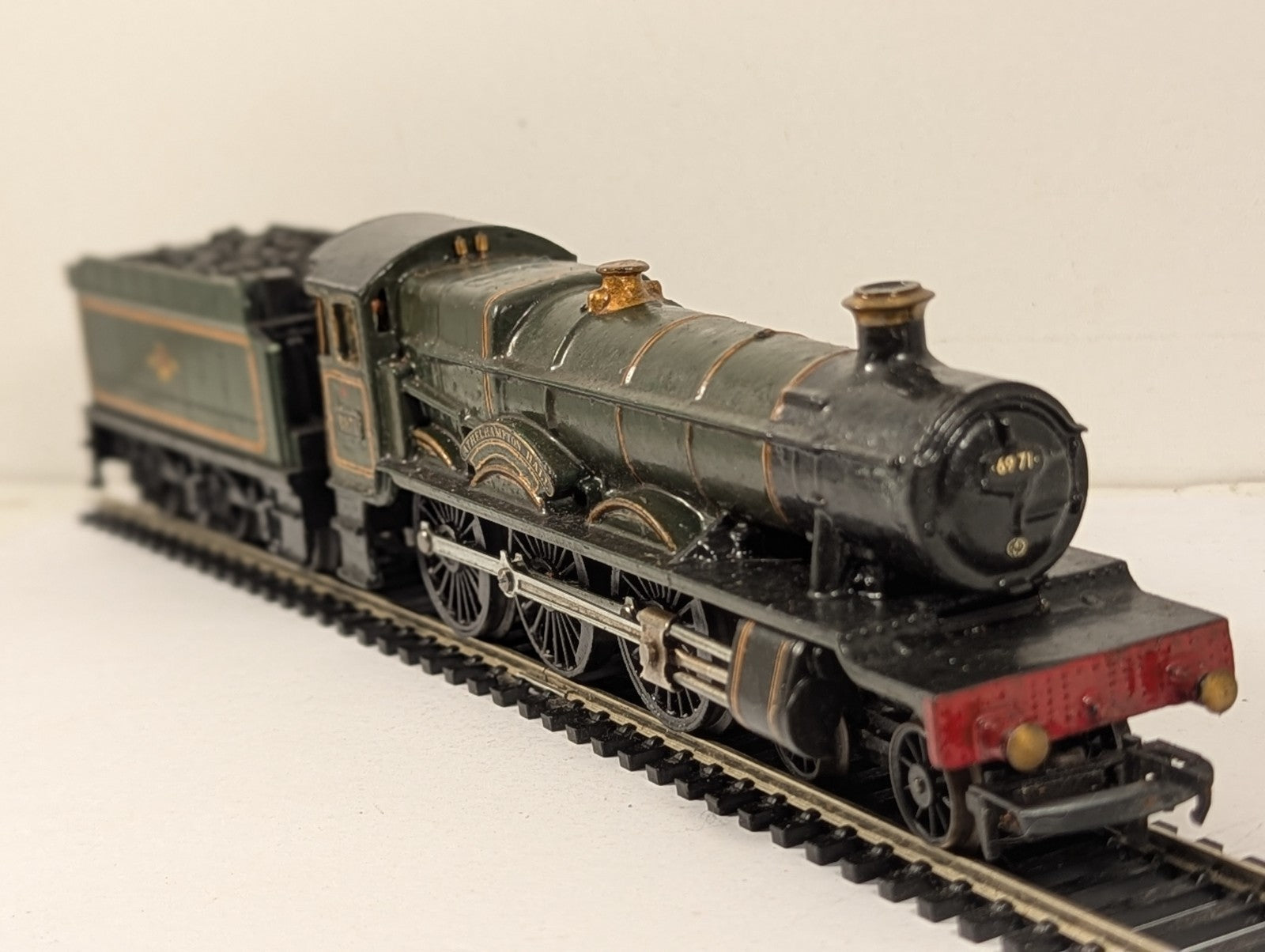 Tri-ang OO Gauge GWR Hall Class 'Athelhampton Hall' Steam Loco