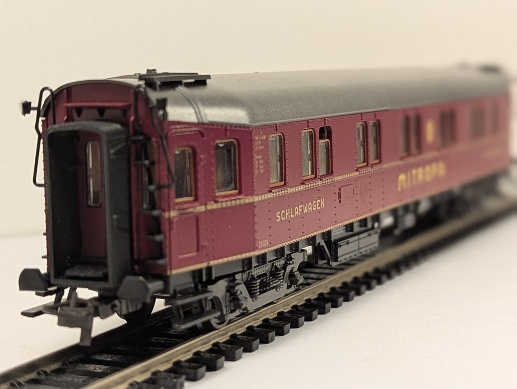 Roco 4292 HO Gauge International Red Express Coach