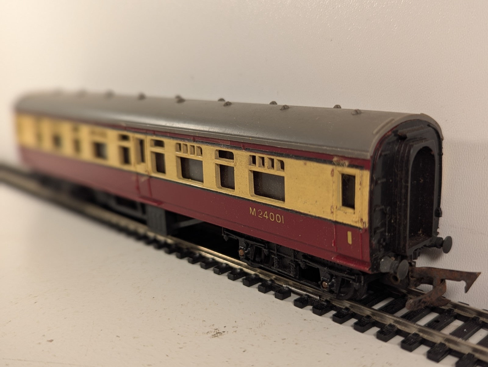 Tri-ang OO Gauge BR Mainline Composite Coach Passenger Coach M24001