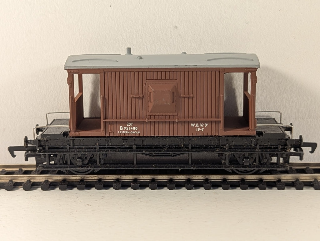 Mainline 37-139 BR 20 Ton Brake Van Brown OO Gauge - Boxed